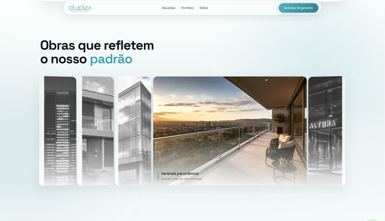 Carrossel de obras entregues, com a peça central colorida