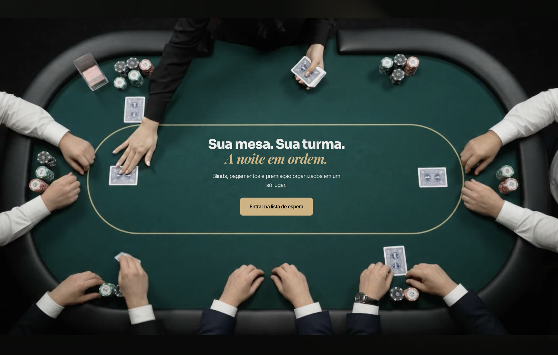 Chamada final sobre uma mesa de poker vista de cima