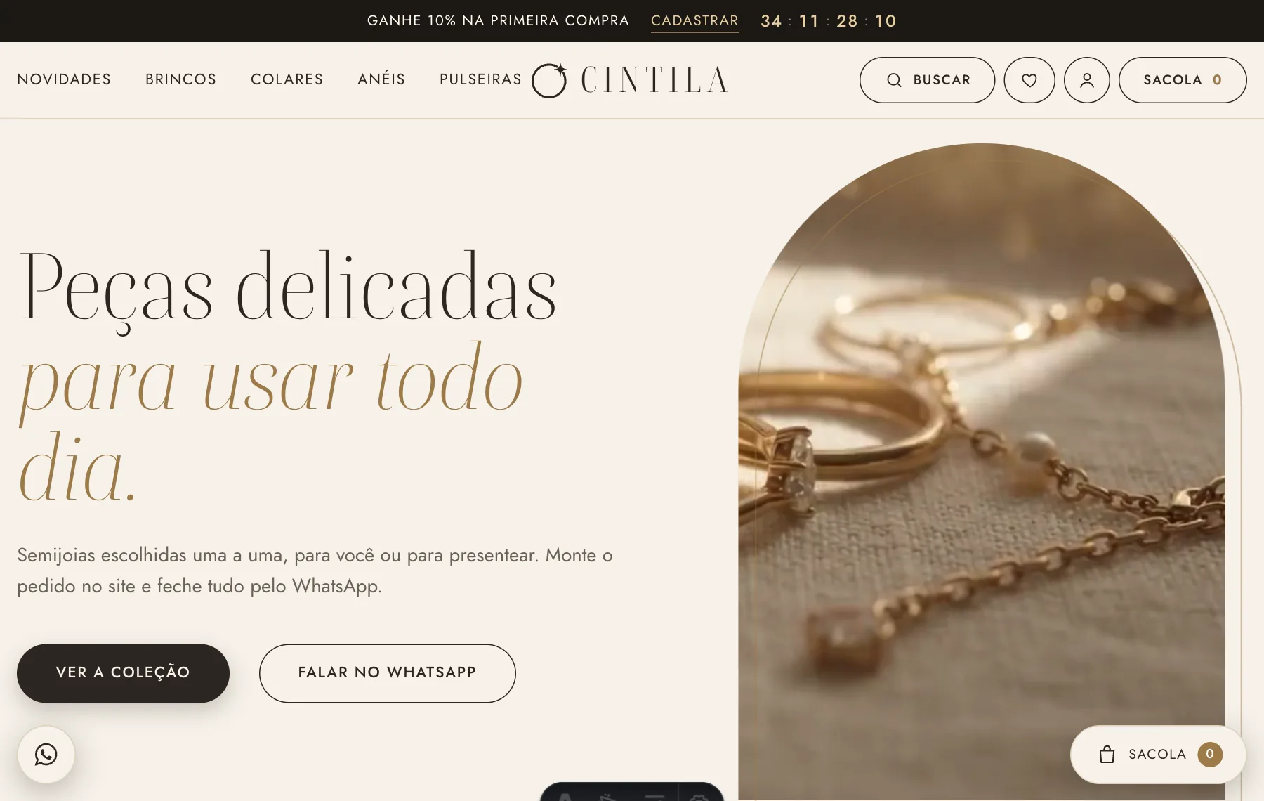 Primeira tela da loja Cintila: título Peças delicadas para usar todo dia, botões Ver a coleção e Falar no WhatsApp e uma foto de anéis e correntes douradas num arco